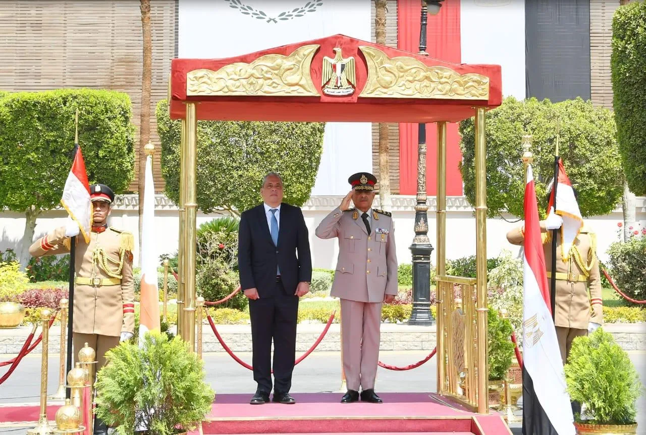 الفريق أول عبدالمجيد صقر يلتقى وزير الدفاع القبرصى الفريق أول عبدالمجيد صقر يلتقى وزير الدفاع القبرصى