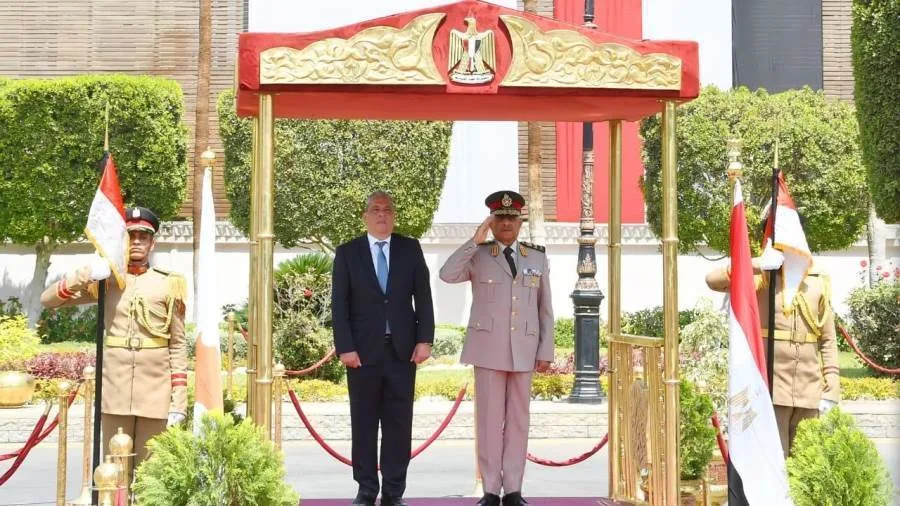 القائد العام للقوات المسلحة يلتقى وزير الدفاع القبرصى القائد العام للقوات المسلحة يلتقى وزير الدفاع القبرصى