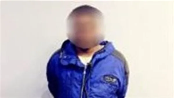 القبض على المتهم بإشهار سلاح أبيض وسط الشارع في الإسكندرية القبض على المتهم بإشهار سلاح أبيض وسط الشارع في الإسكندرية