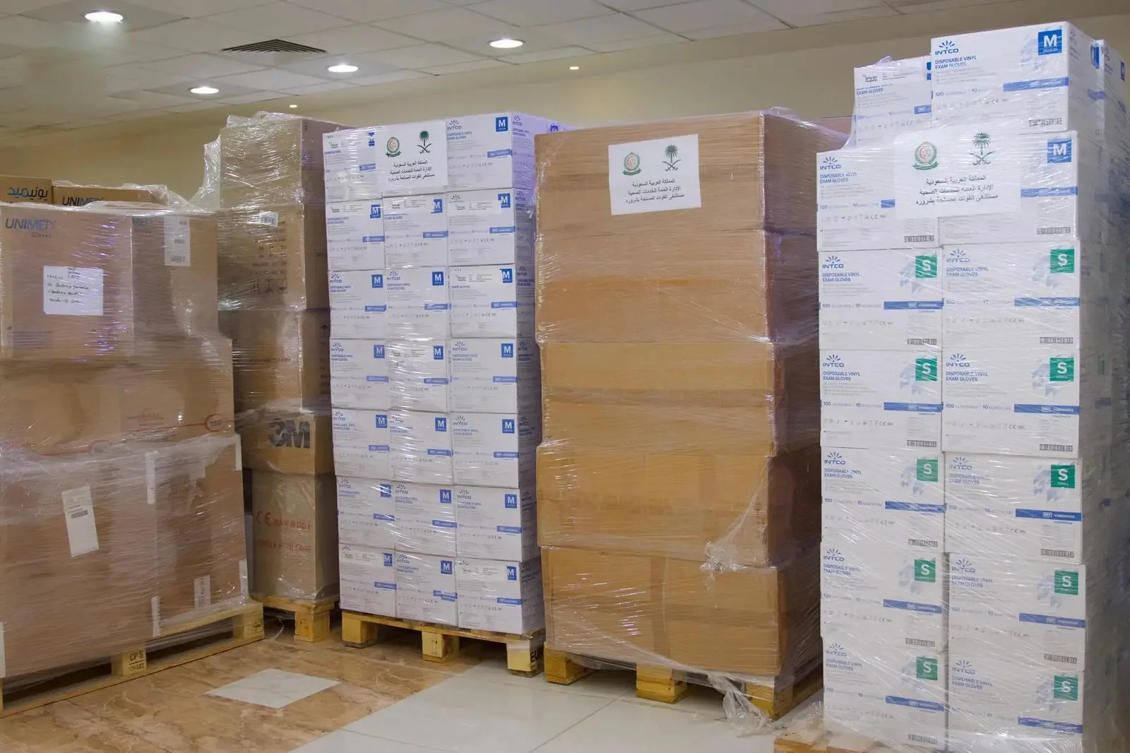القوات المشتركة تزود المستشفيات الميدانية في اليمن بـ339 طبلية من الدعم الطبي القوات المشتركة تزود المستشفيات الميدانية في اليمن بـ339 طبلية من الدعم الطبي