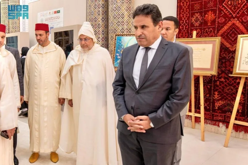 الكاتب العام لجهة مراكش يتفقد معرض جسور ويشدد على أنه يعكس عمق العلاقات الأخوية بين المملكة والمغرب. الكاتب العام لجهة مراكش يتفقد معرض جسور ويشدد على أنه يعكس عمق العلاقات الأخوية بين المملكة والمغرب.