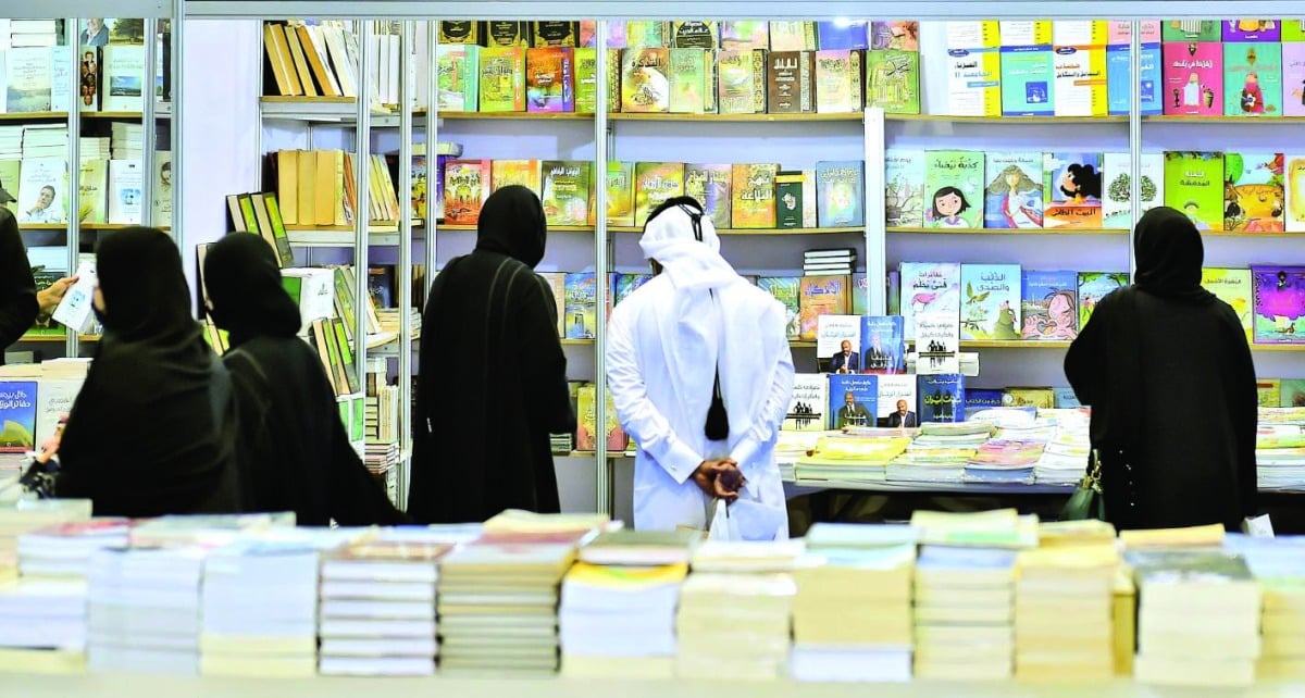 الكاتب محمد بن محمد الجفيري لـ الشرق: «أفكار مبعثرة».. قراءة في الأدب والفكر والذاكرة الكاتب محمد بن محمد الجفيري لـ الشرق: «أفكار مبعثرة».. قراءة في الأدب والفكر والذاكرة