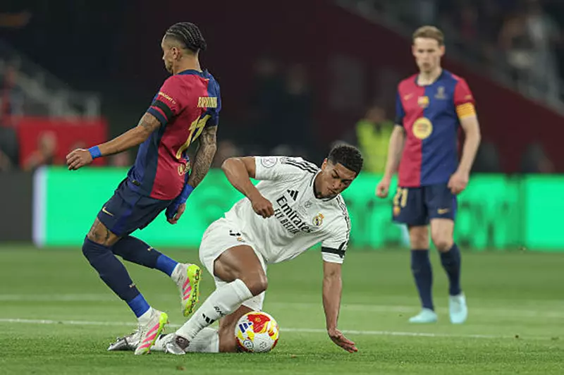 الكلاسيكو أبرزها.. 4 عقبات في طريق برشلونة وريال مدريد نحو لقب الدوري الإسباني الكلاسيكو أبرزها.. 4 عقبات في طريق برشلونة وريال مدريد نحو لقب الدوري الإسباني