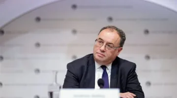 المؤتمر الصحفي لمحافظ بنك إنجلترا عقب قرار خفض الفائدة إلى 4.25% | بث مباشر