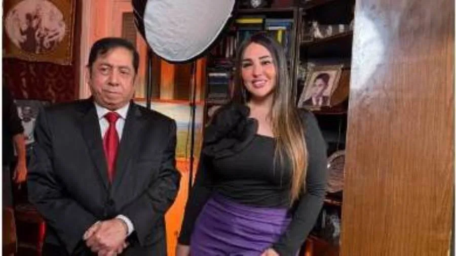 الماكيير محمد عشوب: هيفاء وهبي فنانة "صناعي" وفريد شوقي كان بيخاف من الضلمة الماكيير محمد عشوب: هيفاء وهبي فنانة "صناعي" وفريد شوقي كان بيخاف من الضلمة