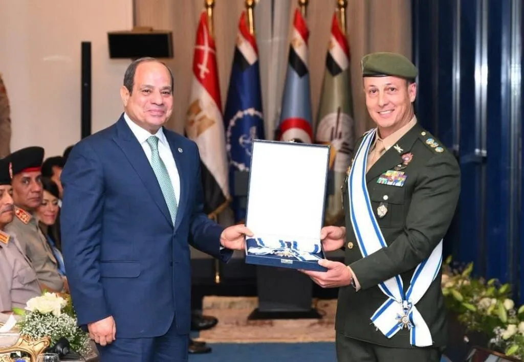 المجلس الدولي للرياضة العسكرية للفروسية يمنح الرئيس عبد الفتاح السيسي وسام الاستحقاق والعضوية الفخرية المجلس الدولي للرياضة العسكرية للفروسية يمنح الرئيس عبد الفتاح السيسي وسام الاستحقاق والعضوية الفخرية