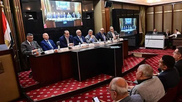 المستشار محمود فوزي: نتفق على تعزيز بند السكن البديل في قانون الإيجار القديم. المستشار محمود فوزي: نتفق على تعزيز بند السكن البديل في قانون الإيجار القديم.