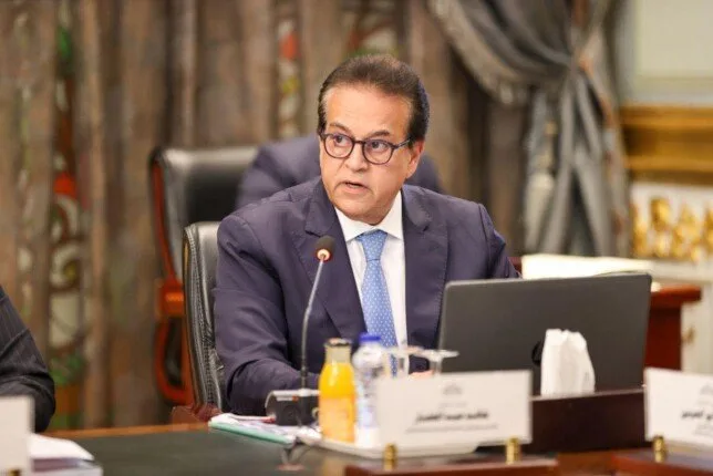 عاجل| وزير الصحة يرفع بدل المهن الطبية إلى 1700 جنيه عاجل| وزير الصحة يرفع بدل المهن الطبية إلى 1700 جنيه