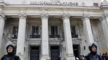 المشدد 10 للمتهمين بقتل شاب رفض معاكسة زوجته وشقيقته