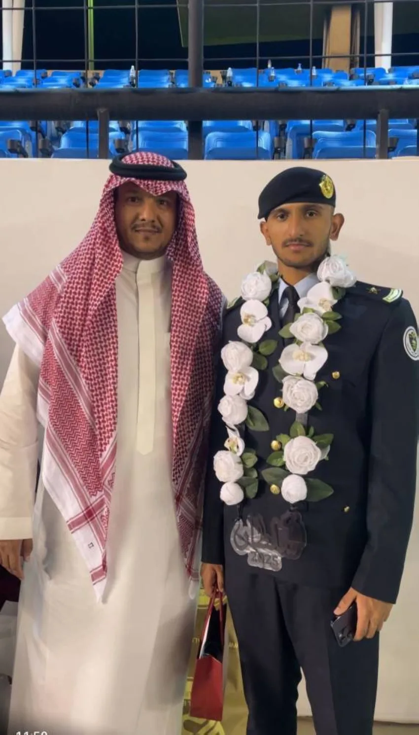 الملازم سلطان الغامدي يcelebrate تخرجه من الأكاديمية الأمنية الملازم سلطان الغامدي يcelebrate تخرجه من الأكاديمية الأمنية