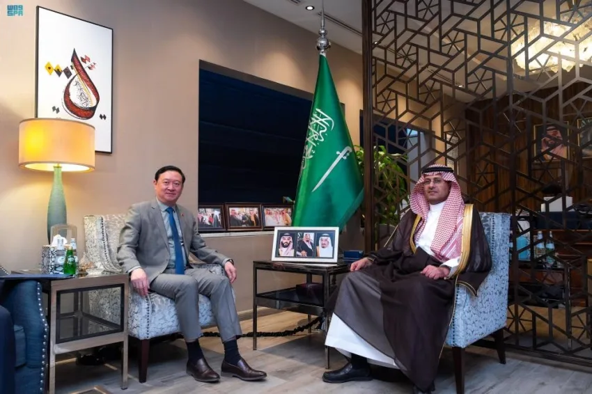 المنصوري والسفير الصيني يتبادلان الآراء حول التطورات الإقليمية والدولية المنصوري والسفير الصيني يتبادلان الآراء حول التطورات الإقليمية والدولية