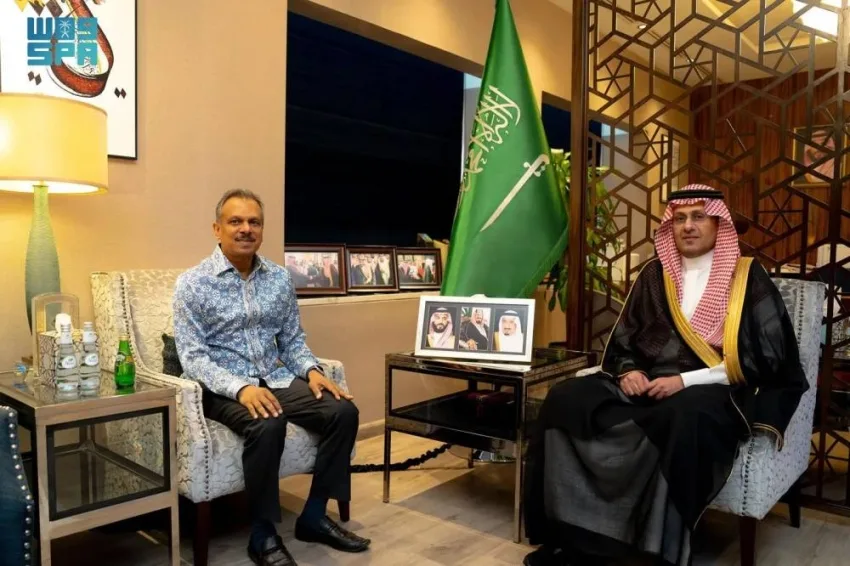 المنصوري يلتقي سفير سنغافورة في المملكة المنصوري يلتقي سفير سنغافورة في المملكة