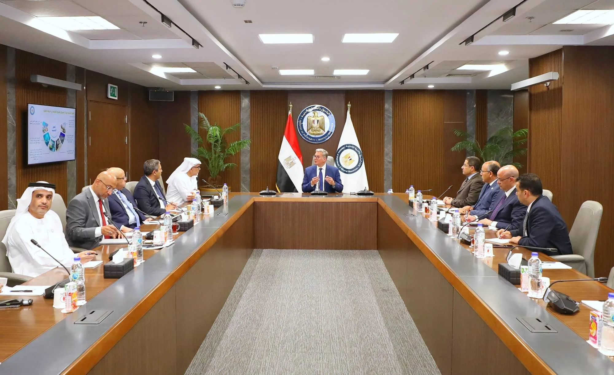 المهندس كريم بدوي وزير البترول والثروة المعدنية يبحث مع مجموعة موانئ أبوظبي سبل تعزيز التعاون المشترك المهندس كريم بدوي وزير البترول والثروة المعدنية يبحث مع مجموعة موانئ أبوظبي سبل تعزيز التعاون المشترك