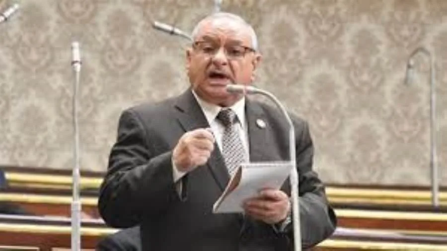 النائب محمد أبوزيد يطلب إنشاء لجنة لتفقد مبنى التأمين الصحي في ملوي. النائب محمد أبوزيد يطلب إنشاء لجنة لتفقد مبنى التأمين الصحي في ملوي.