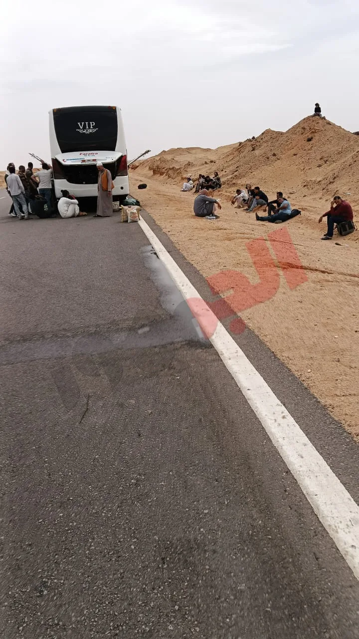 «النار بتخرج من كل مكان».. تفاصيل حريق أتوبيس على طريق الواحات (فيديو) «النار بتخرج من كل مكان».. تفاصيل حريق أتوبيس على طريق الواحات (فيديو)