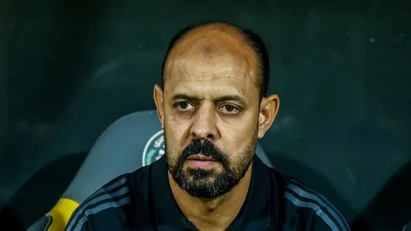 النحاس ينبه لاعبي الأهلي بشأن موقف سيد عبدالنعيم النحاس ينبه لاعبي الأهلي بشأن موقف سيد عبدالنعيم
