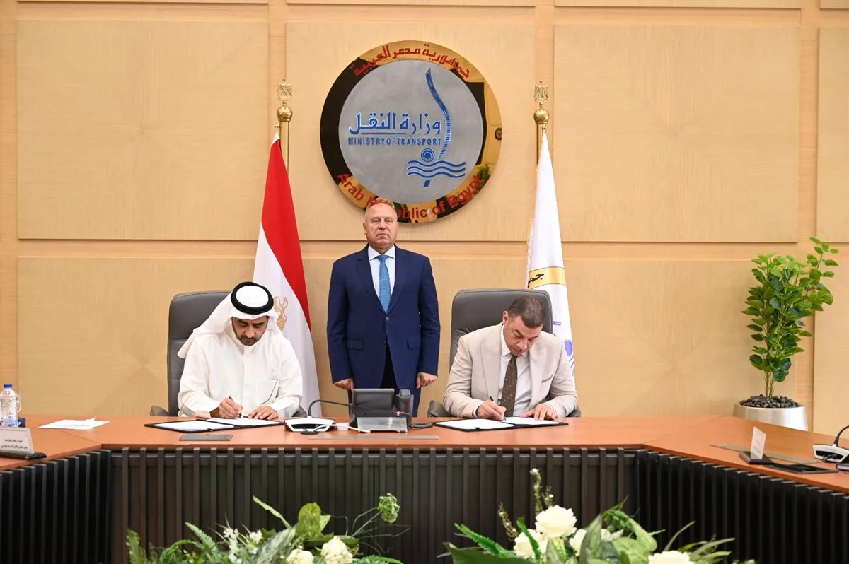 النقل تتعاقد مع شركة خاصة لتشغيل 100 سيارة كهربائية بالقاهرة والجيزة النقل تتعاقد مع شركة خاصة لتشغيل 100 سيارة كهربائية بالقاهرة والجيزة