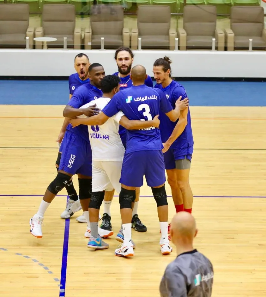 الهلال يحقق لقب الدوري الممتاز للكرة الطائرة للمرة العشرين بفوزه على النصر بثلاثة أشواط نظيفة. الهلال يحقق لقب الدوري الممتاز للكرة الطائرة للمرة العشرين بفوزه على النصر بثلاثة أشواط نظيفة.