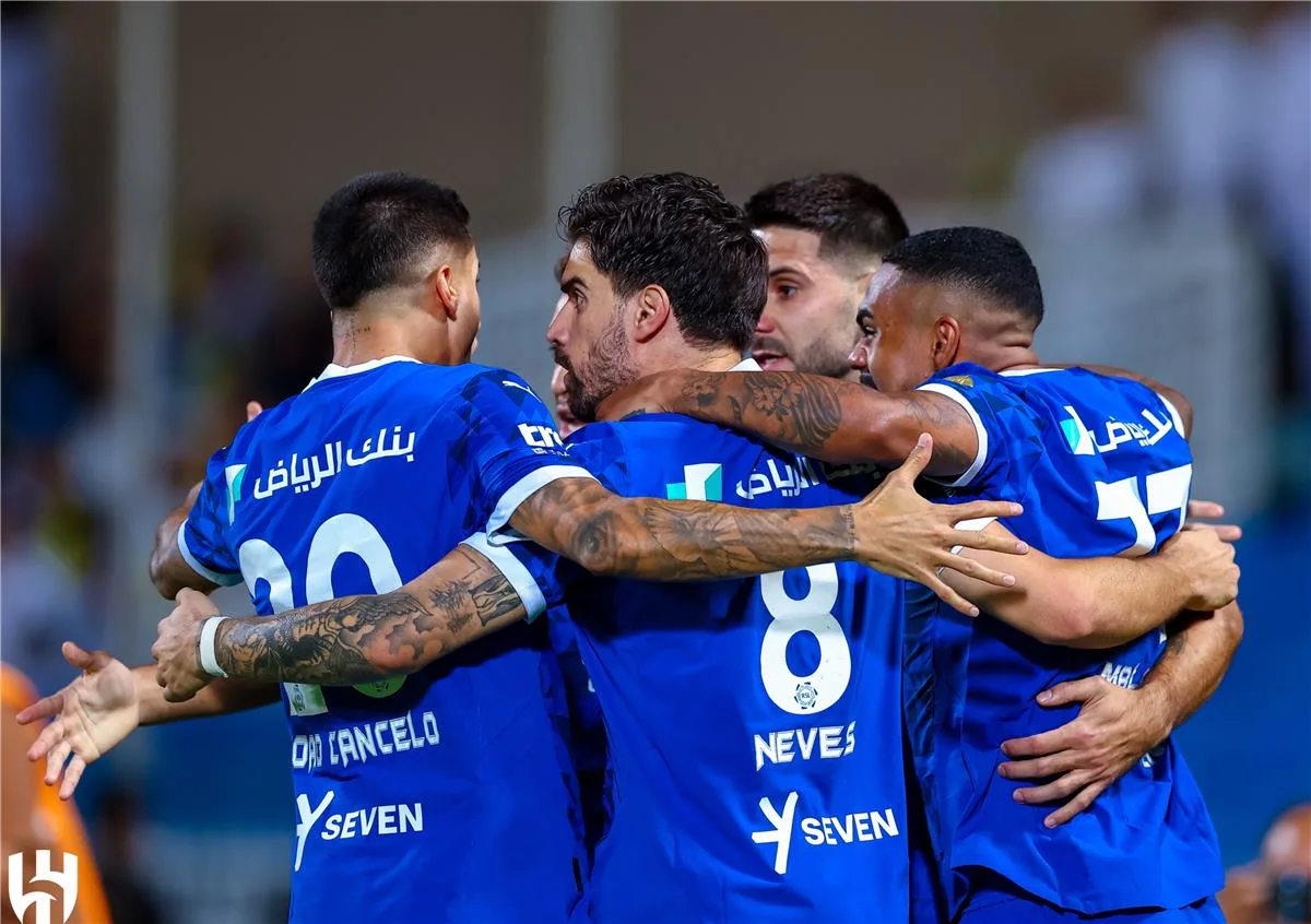 الهلال يهزم الرائد بخماسية مثيرة ويواصل زحفه خلف الاتحاد في صدارة الدوري السعودي الهلال يهزم الرائد بخماسية مثيرة ويواصل زحفه خلف الاتحاد في صدارة الدوري السعودي