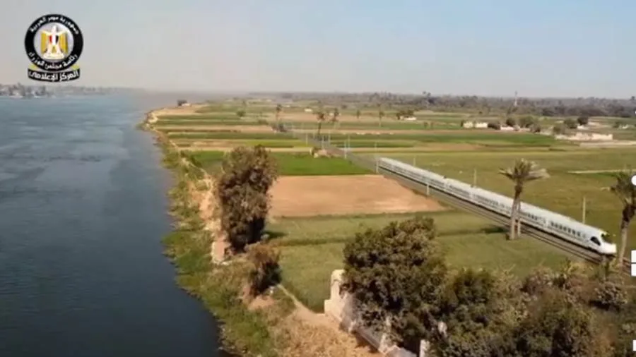 الوزراء يناقشون مشروع القطار الكهربائي السريع كمشروع حضاري في نظام النقل المستدام. الوزراء يناقشون مشروع القطار الكهربائي السريع كمشروع حضاري في نظام النقل المستدام.