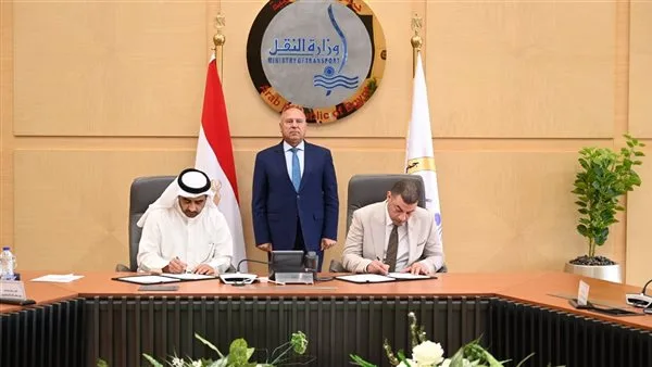 الوزير يشهد توقيع عقد ترخيص شركة جرين فالي لخدمات السيارات الكهربائية للعمل في مجال نقل الركاب الوزير يشهد توقيع عقد ترخيص شركة جرين فالي لخدمات السيارات الكهربائية للعمل في مجال نقل الركاب
