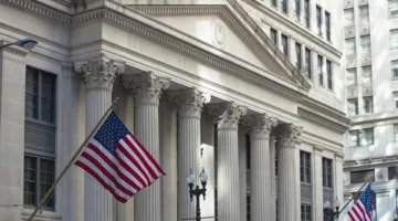 مسؤولون أمريكيون يتوقعون بدء إجراءات رفع العقوبات عن سوريا يومي الجمعة أو الثلاثاء.