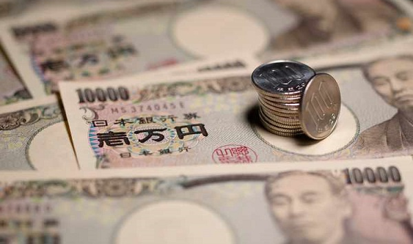ارتفاع الين الياباني إلى ذروته خلال أربعة أسابيع بسبب قلق من الديون الأمريكية ارتفاع الين الياباني إلى ذروته خلال أربعة أسابيع بسبب قلق من الديون الأمريكية