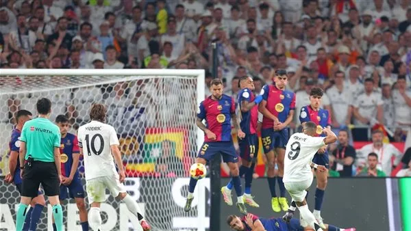اليوم.. برشلونة يتحدى ريال مدريد في كلاسيكو الدوري الإسباني اليوم.. برشلونة يتحدى ريال مدريد في كلاسيكو الدوري الإسباني