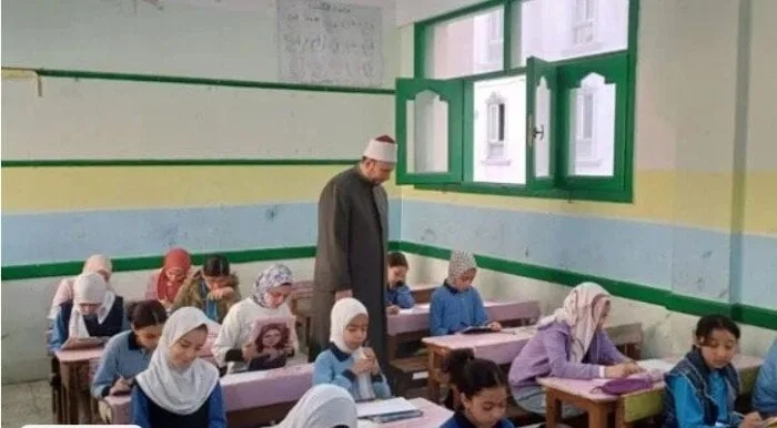 اليوم.. طلاب المرحلتين الابتدائية والإعدادية في الأزهر يتقدمون لامتحانات “الإنجليزية والجبر” اليوم.. طلاب المرحلتين الابتدائية والإعدادية في الأزهر يتقدمون لامتحانات “الإنجليزية والجبر”
