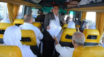 اليوم.. محافظ القليوبية يسلم حجاج الجمعيات ملابس الإحرام