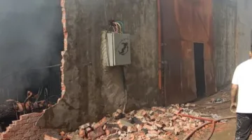 انتداب المعمل الجنائي لفحص أسباب حريق داخل مصنع تدوير بلاستيك بالقناطر الخيرية