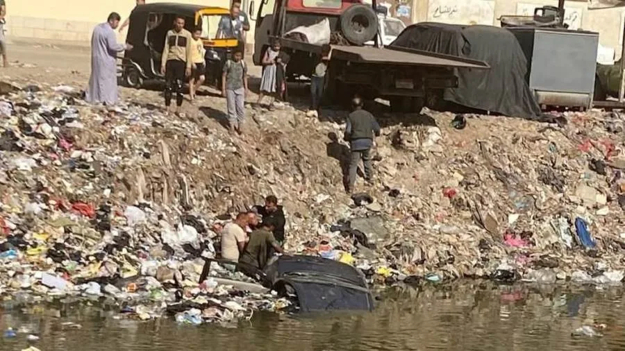 انتشال سيارة ملاكي سقطت في ترعة الشرقاوية بقليوب.. صورة انتشال سيارة ملاكي سقطت في ترعة الشرقاوية بقليوب.. صورة