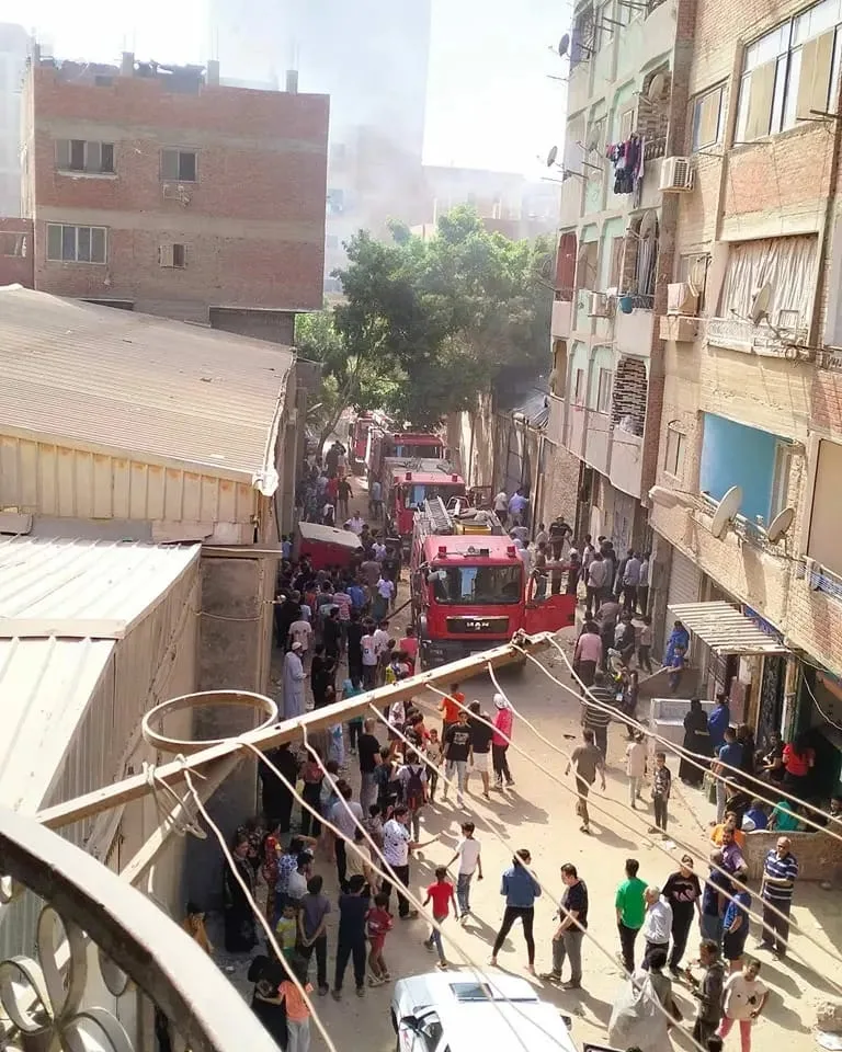 اندلاع حريق داخل مصنع بشارع البترول في القاهرة.. والحماية المدنية تحاول السيطرة اندلاع حريق داخل مصنع بشارع البترول في القاهرة.. والحماية المدنية تحاول السيطرة