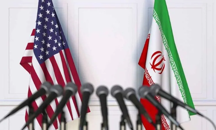 انطلاق الجولة الخامسة من المفاوضات بين إيران والولايات المتحدة في روما انطلاق الجولة الخامسة من المفاوضات بين إيران والولايات المتحدة في روما