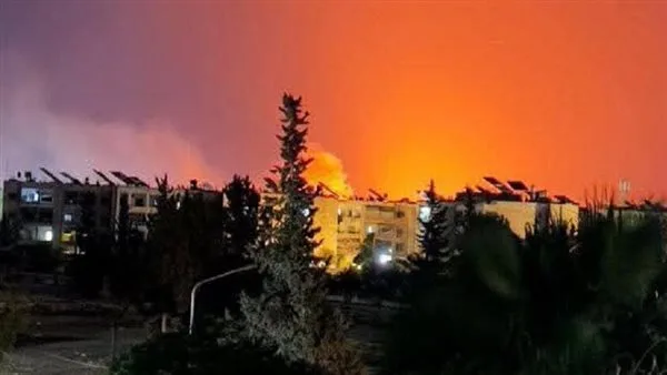 انفجارات عنيفة تهز مدينة حلب السورية جراء خلل فني بدبابة في كلية المدفعية انفجارات عنيفة تهز مدينة حلب السورية جراء خلل فني بدبابة في كلية المدفعية