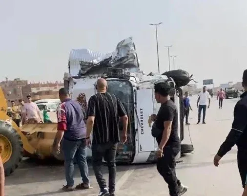 انقلاب شاحنة صغيرة على الطريق الدائري نحو المريوطية انقلاب شاحنة صغيرة على الطريق الدائري نحو المريوطية