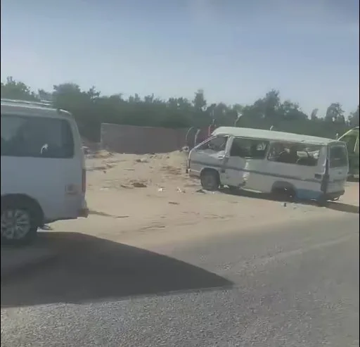 انقلاب ميكروباص أعلى طريق العاشر – أبو حماد بالشرقية| صور انقلاب ميكروباص أعلى طريق العاشر – أبو حماد بالشرقية| صور