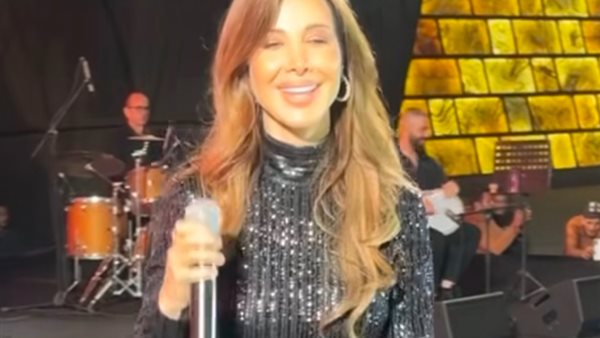 بإطلالة بسيطة.. نانسي عجرم تتألق في حفلها بالمتحف الكبير (صور) بإطلالة بسيطة.. نانسي عجرم تتألق في حفلها بالمتحف الكبير (صور)