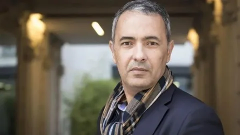 باريس: الجزائر أصدرت مذكرتي توقيف دوليتين بحق الكاتب الفرنسي الجزائري كمال داود باريس: الجزائر أصدرت مذكرتي توقيف دوليتين بحق الكاتب الفرنسي الجزائري كمال داود