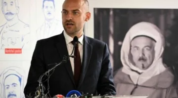 باريس تقول إن العلاقات مع الجزائر “مجمدة تماما” منذ تبادل طرد الموظفين وتؤكد “إن مجازر سطيف تستحق أن تُخلّد”
