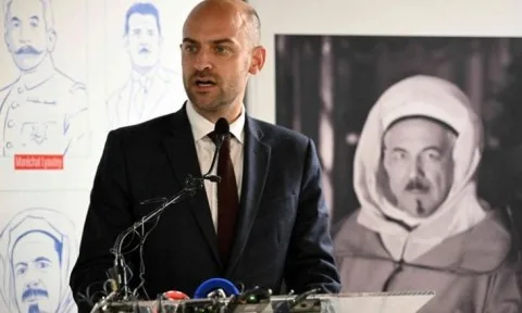 باريس تقول إن العلاقات مع الجزائر “مجمدة تماما” منذ تبادل طرد الموظفين وتؤكد “إن مجازر سطيف تستحق أن تُخلّد” باريس تقول إن العلاقات مع الجزائر “مجمدة تماما” منذ تبادل طرد الموظفين وتؤكد “إن مجازر سطيف تستحق أن تُخلّد”