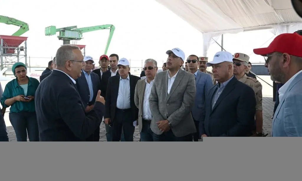 باستثمارات 2.2 مليار جنيه.. مدبولي يتفقد إنشاء مشروع رووتس باستثمارات 2.2 مليار جنيه.. مدبولي يتفقد إنشاء مشروع رووتس