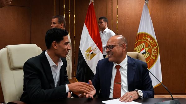 بالأرقام.. وزير العمل يكشف لـ”لجمهور” إنجازات الـ100 يوم من مبادرة “بداية جديدة” بالأرقام.. وزير العمل يكشف لـ”لجمهور” إنجازات الـ100 يوم من مبادرة “بداية جديدة”