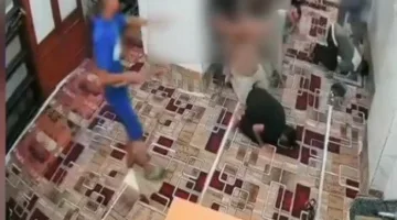 «بالشوم».. اعتداء على مسجد أثناء أداء الصلاة في القاهرة | فيديو