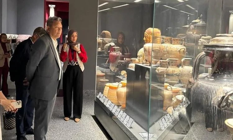 بالصور.. نائب وزير خارجية تايلاند يزور المتحف اليوناني الروماني بالإسكندرية بالصور.. نائب وزير خارجية تايلاند يزور المتحف اليوناني الروماني بالإسكندرية