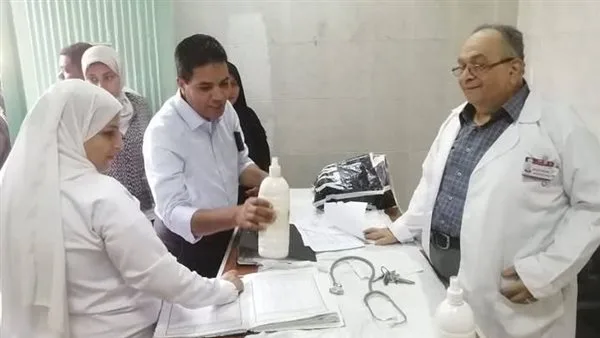 بالصور.. وكيل وزارة الصحة في الأقصر يتابع سير الأعمال الخاصة بالقوافل العلاجية في مركز إسنا بالصور.. وكيل وزارة الصحة في الأقصر يتابع سير الأعمال الخاصة بالقوافل العلاجية في مركز إسنا