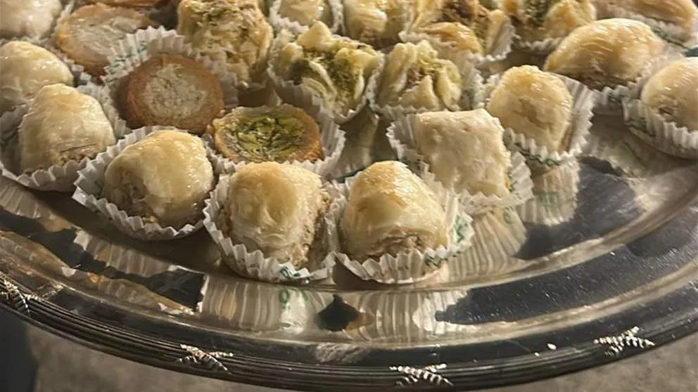 بالصورة: "البقلاوة نزلت عالساحة" في هذه البلدة! بالصورة: "البقلاوة نزلت عالساحة" في هذه البلدة!