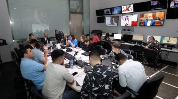 بالصورة: وزير الداخلية داخل غرفة العمليات!