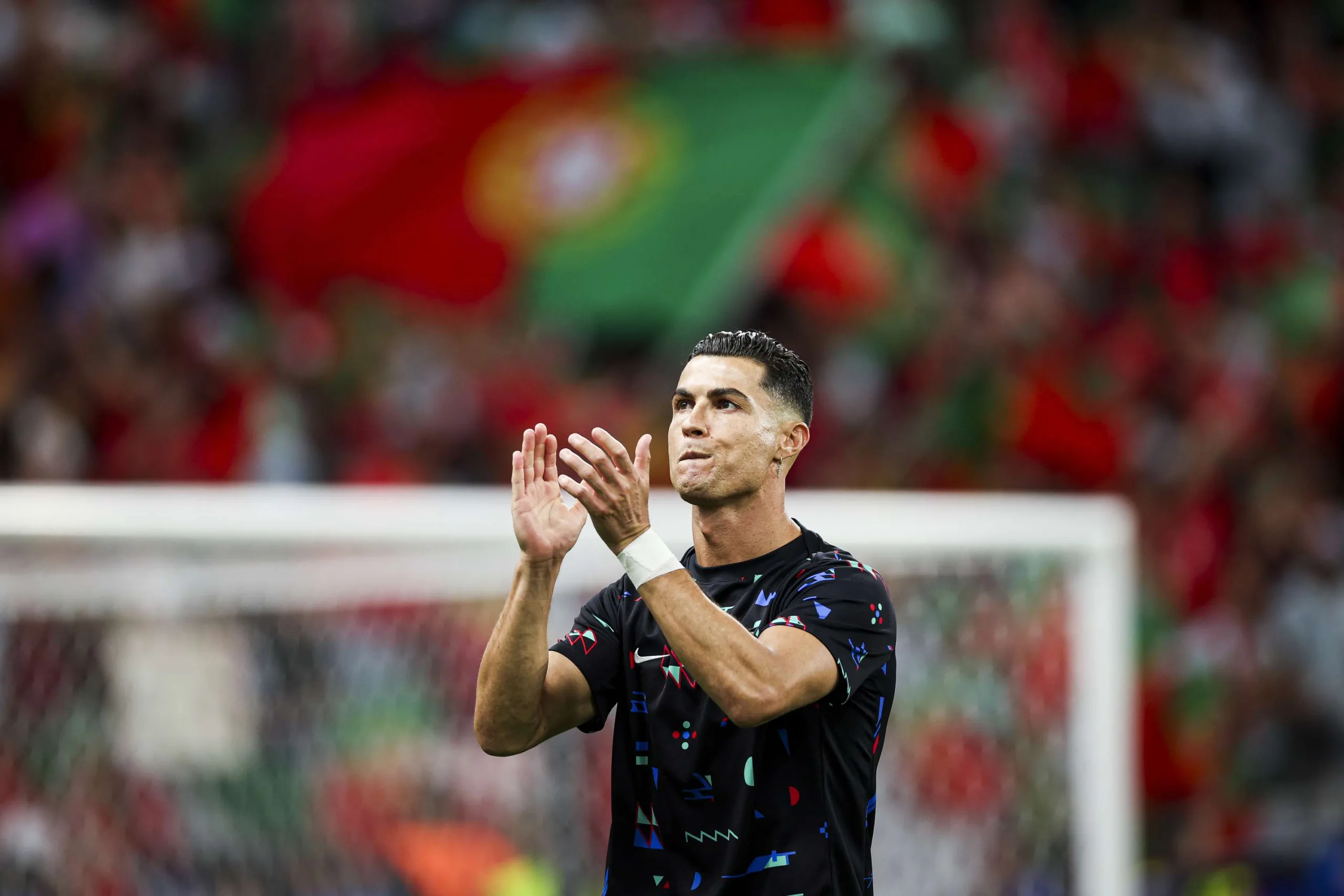 بالفيديو: تأملات المسنين السعوديين حول خبر انضمام رونالدو إلى الهلال بالفيديو: تأملات المسنين السعوديين حول خبر انضمام رونالدو إلى الهلال