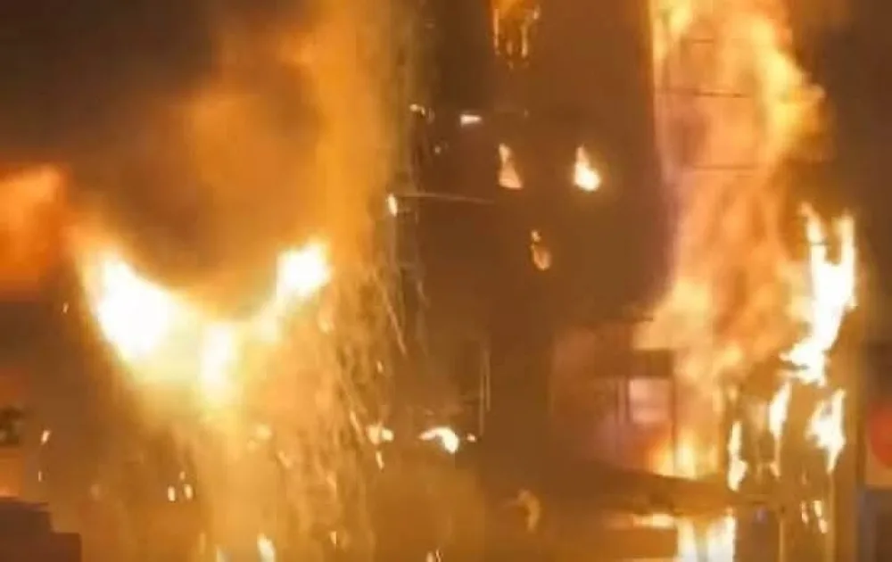 بالفيديو.. حريق مطعم شهير في مصر والتحقيقات الأولية تكشف السبب بالفيديو.. حريق مطعم شهير في مصر والتحقيقات الأولية تكشف السبب